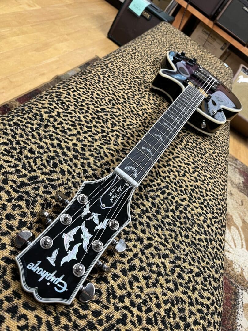 Epiphone Les Paul Custom "Bats In Flight" 2025 - Dark Purple Burst Used – Good - Image 10