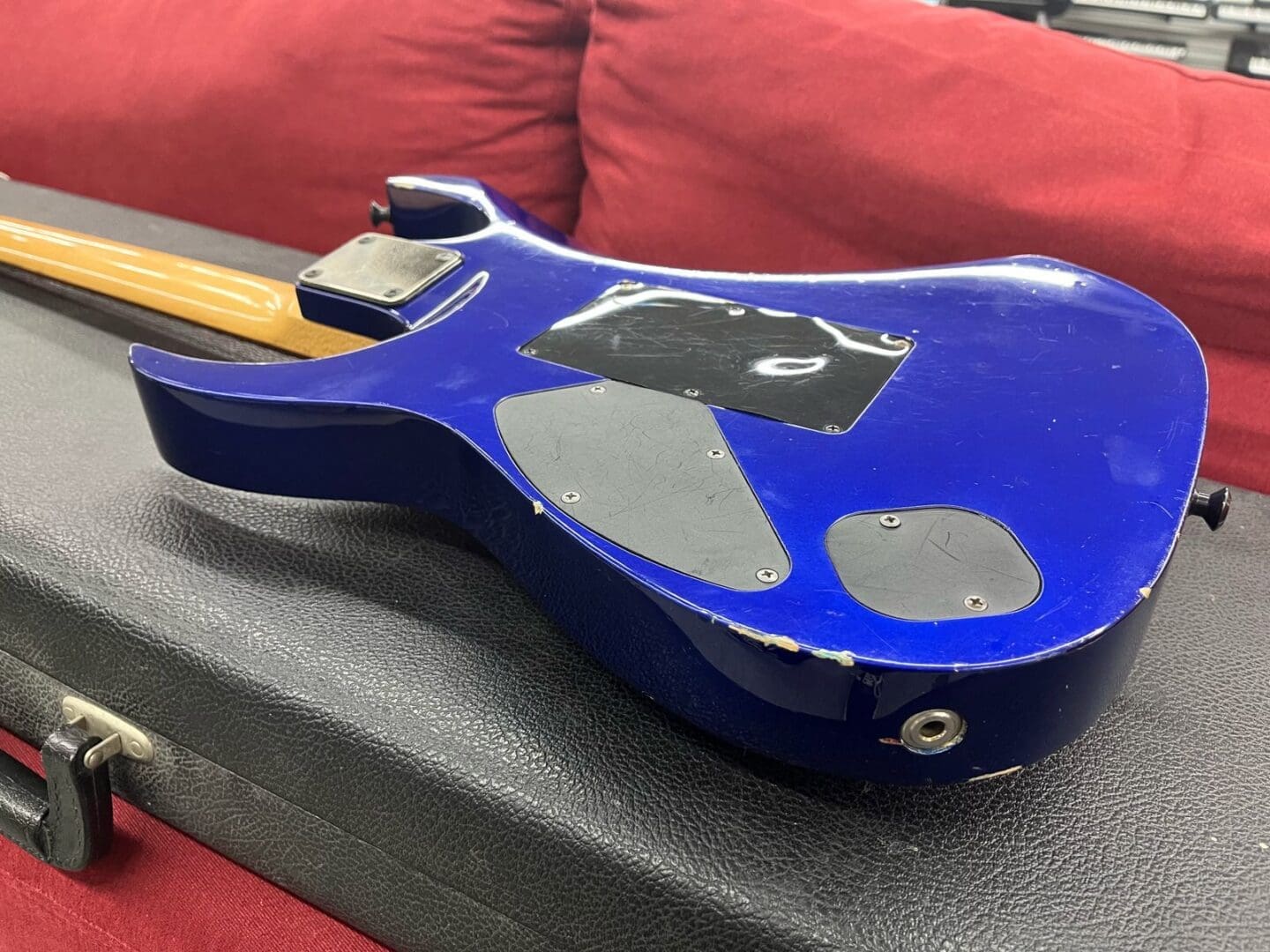 Ibanez RG570 Made in Japan 1990 - Blue W/ Hard Case - Image 16