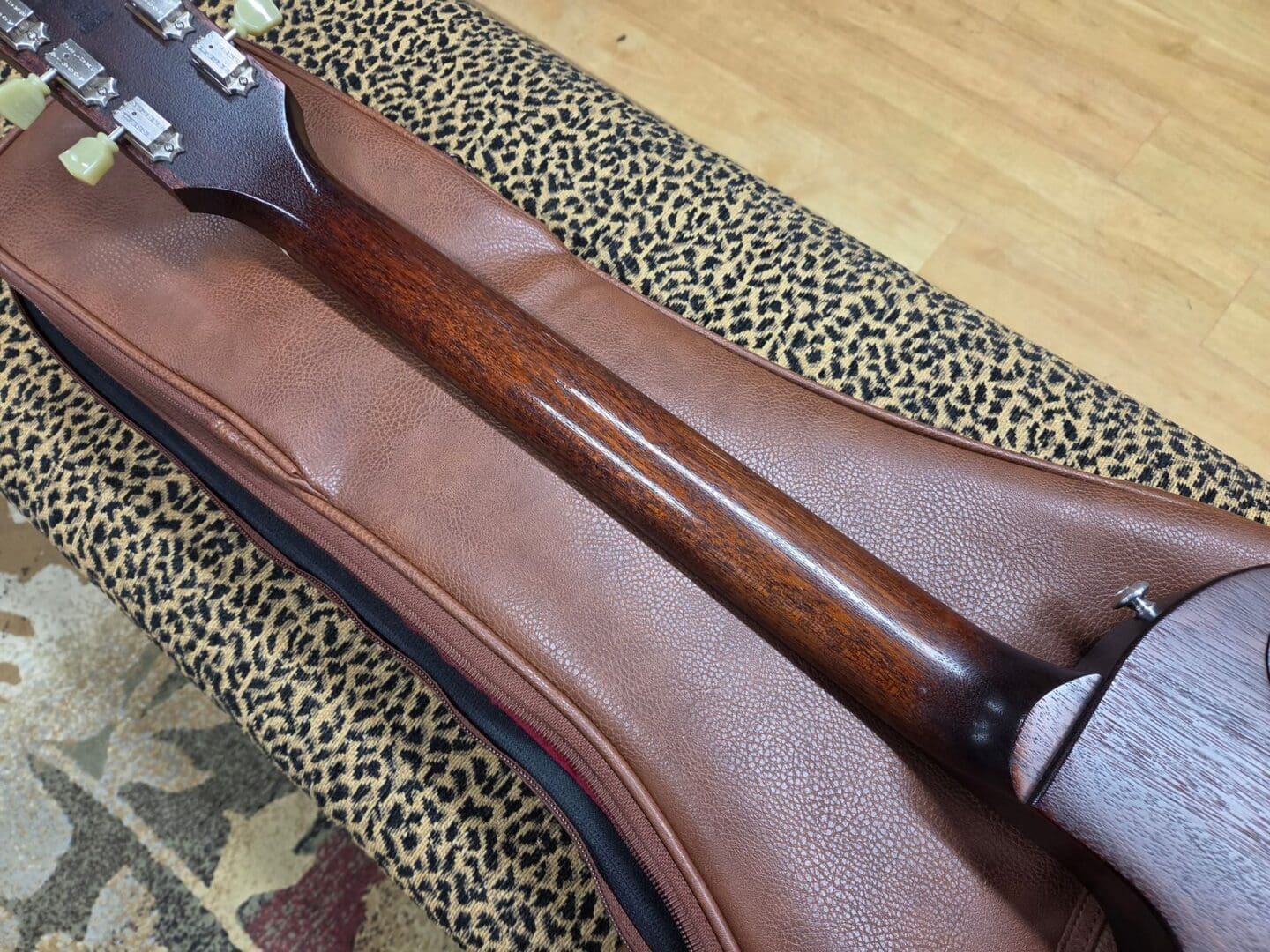 Gibson Les Paul Studio 2014 with Gigbag - Worn Brown - Image 15