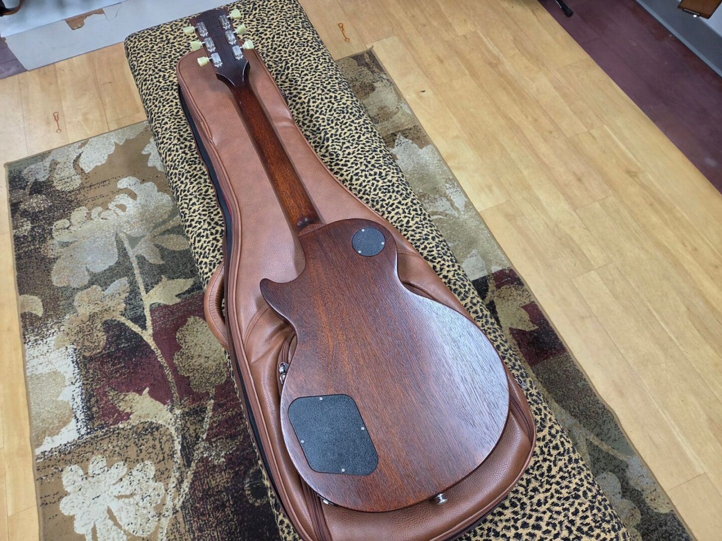 Gibson Les Paul Studio 2014 with Gigbag - Worn Brown - Image 16