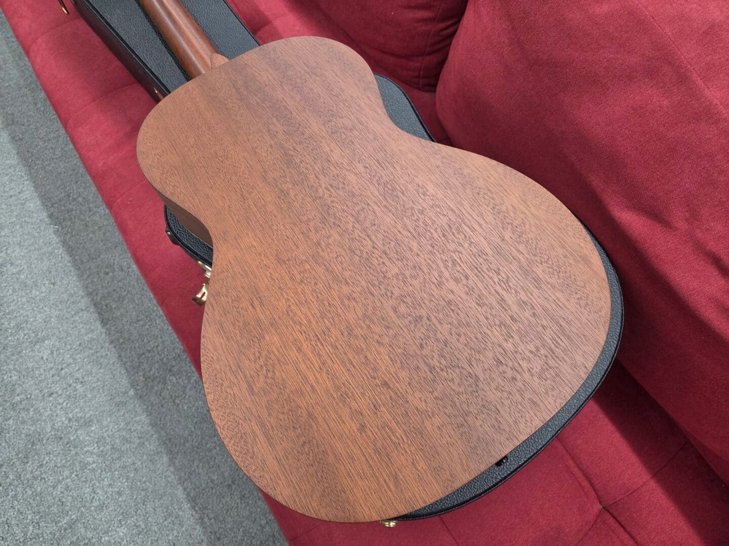 Martin 00L-17 Whiskey Sunset Sitka Spruce / Mahogany Left-Handed 14-Fret Grand Concert with Case - Whiskey Sunset - Image 14