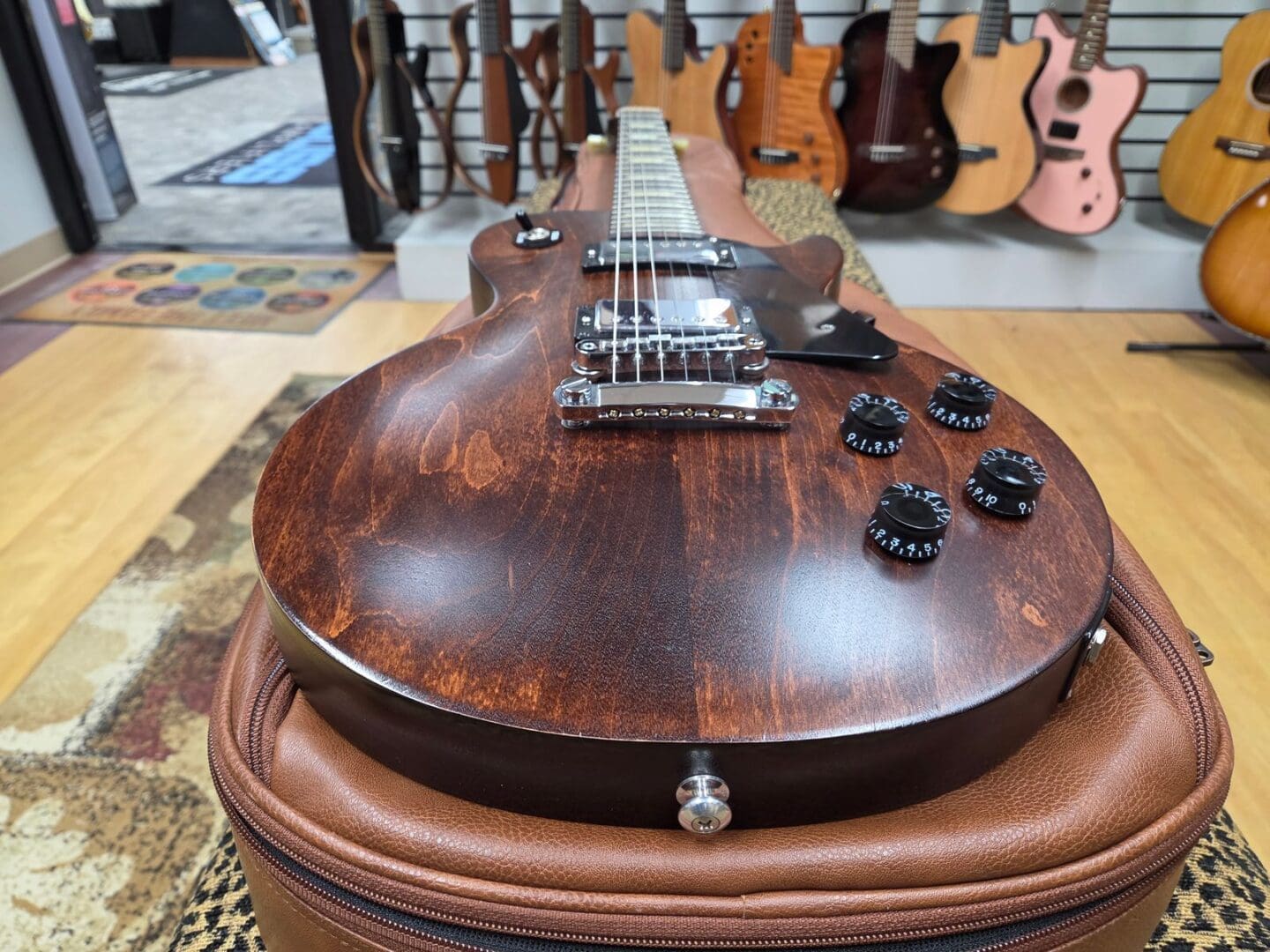 Gibson Les Paul Studio 2014 with Gigbag - Worn Brown - Image 18