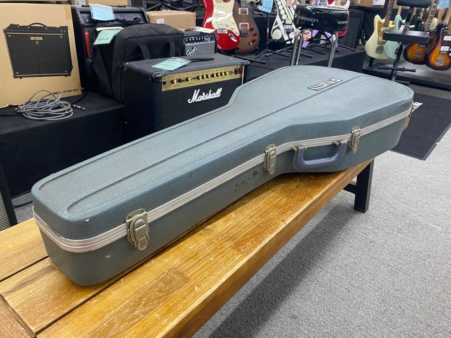 Vintage Martin Hardshell Dreadnought Case 1970's - Blue - Image 8