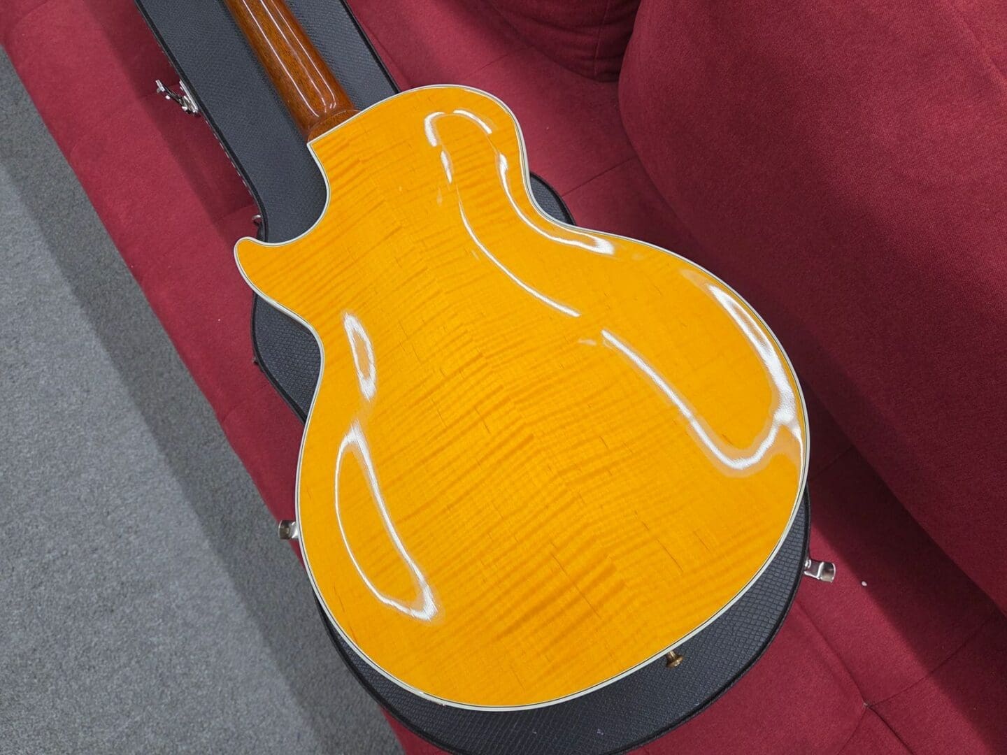 Gibson Les Paul Supreme with Case 2005 - Trans Amber - Image 25