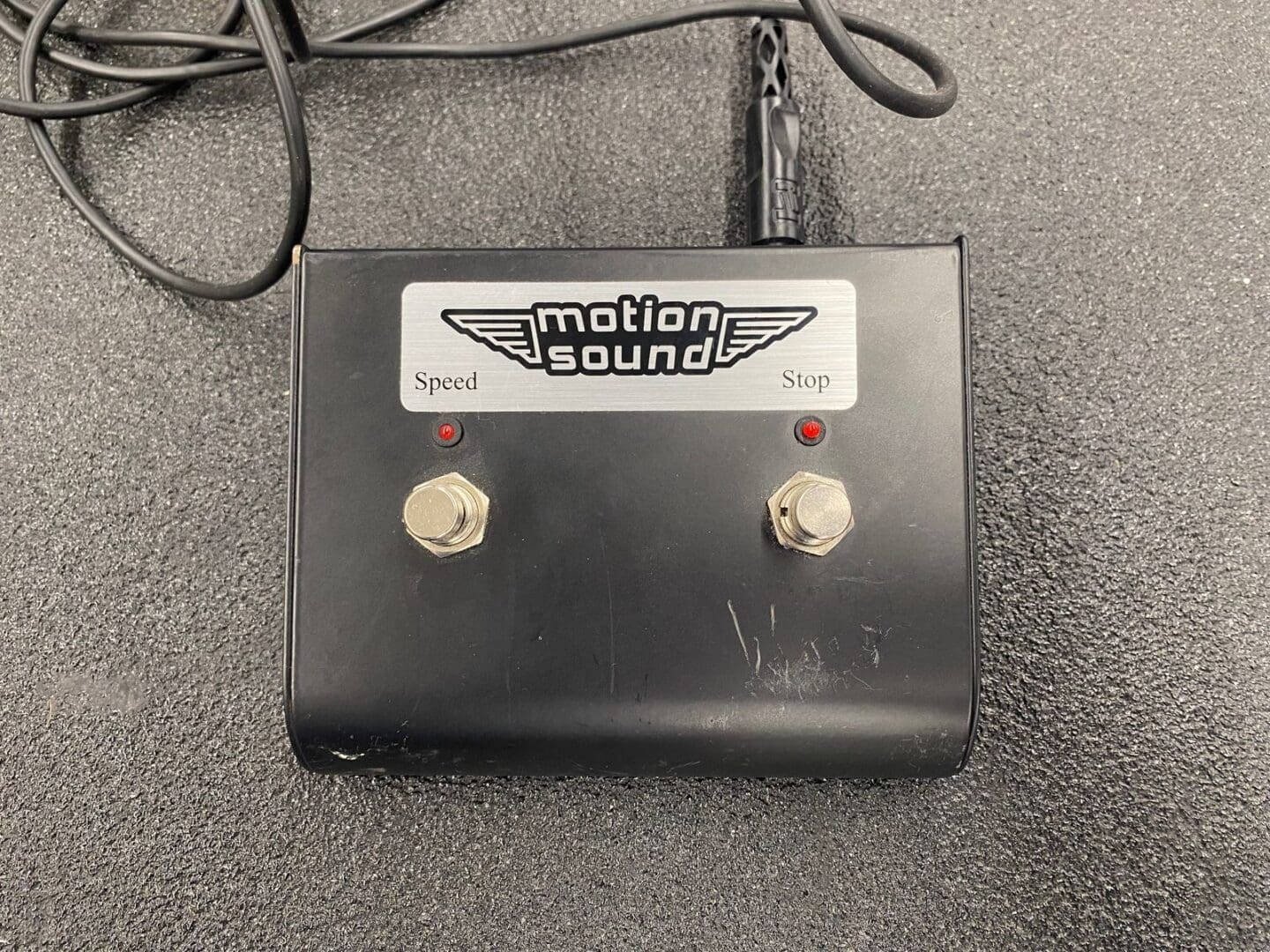 Motion Sound SRV-212 Passive 2x12 Rotary Extension Cabinet with Footswitch 4ohm - Black - Image 9