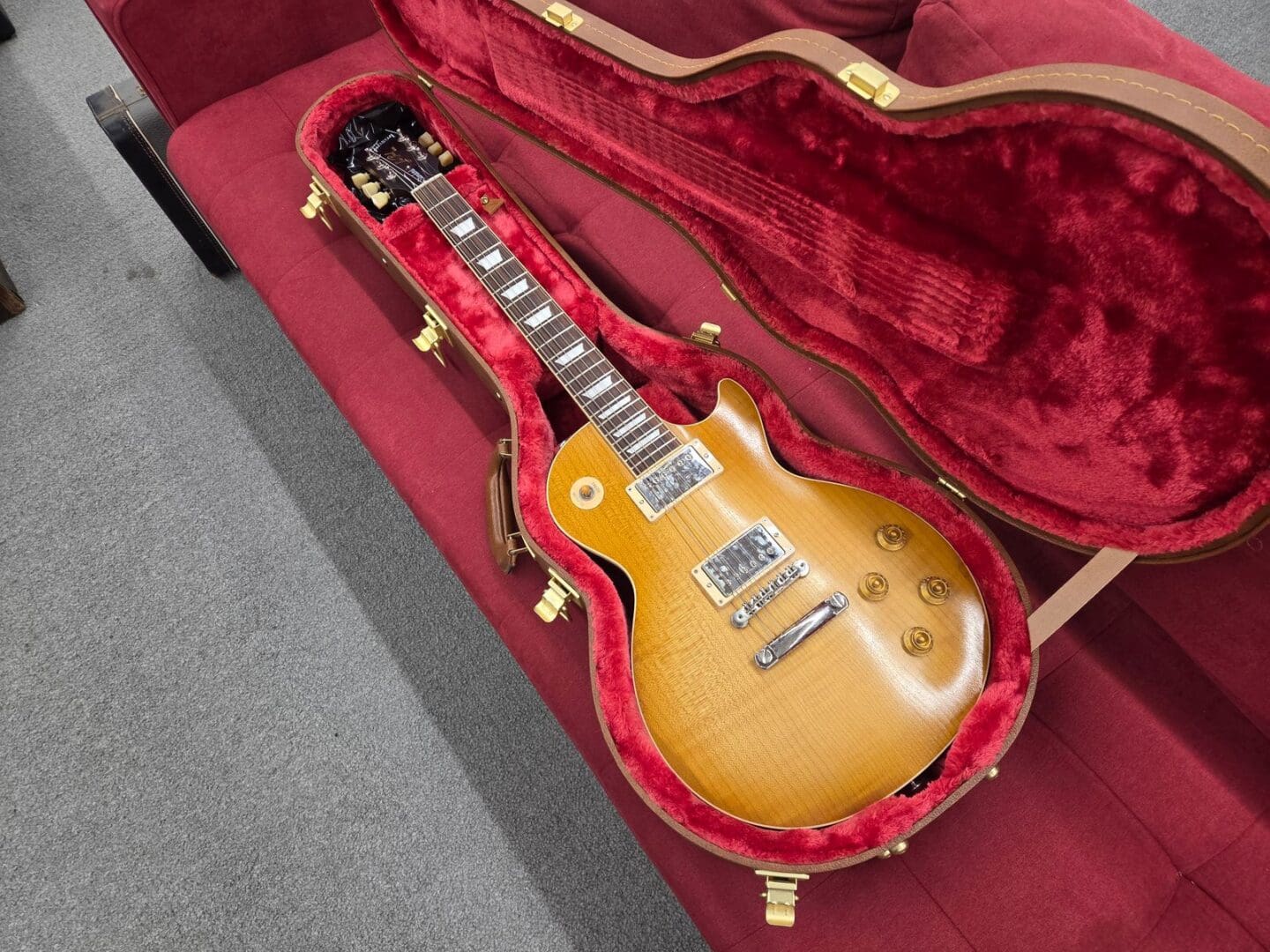 Gibson Les Paul Standard '50s Faded 2023 with Case- Vintage Honey Burst